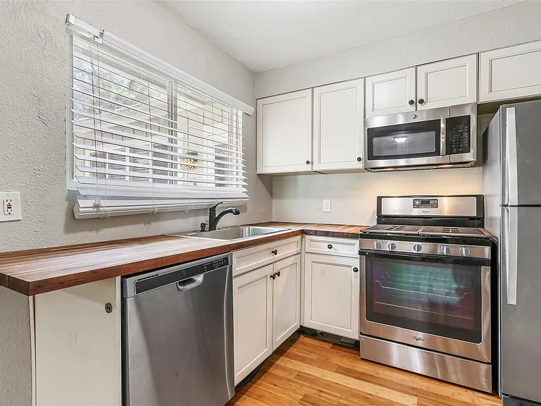 2402 Berkeley Ave #A — Photo 4
