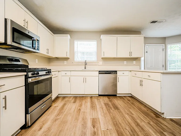 409 Grove Park Dr — Photo 6