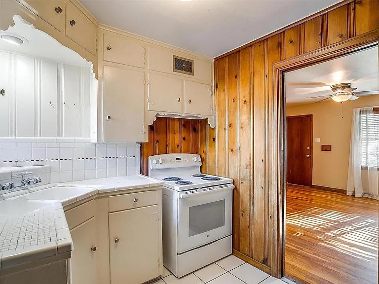 604 Monticello Dr #103 — Photo 7