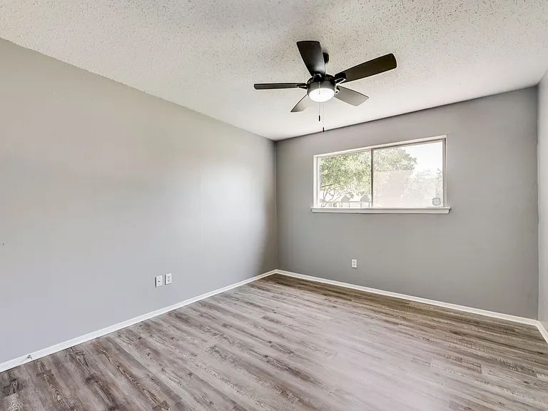 2814 Meadow Park Dr — Photo 14