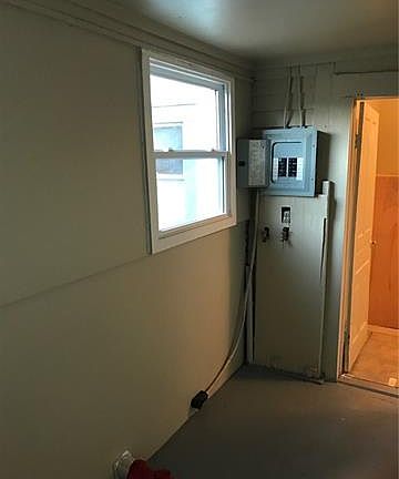 5th image of 610 Davie Ave APT B