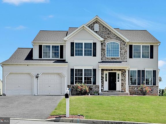 2nd image of 221 Crosswind Way