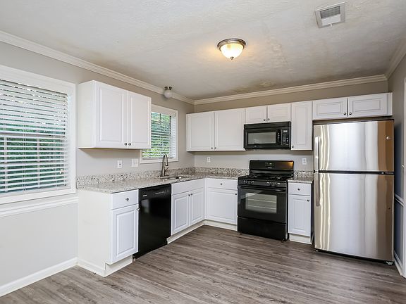 4th image of 3090 Berkshire Manor Dr
