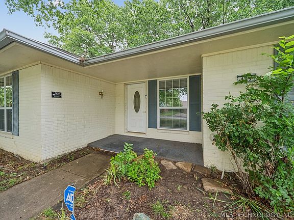 3rd image of 409 N Elder Ave
