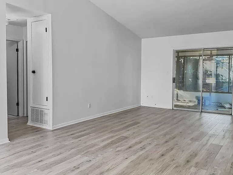 115 Christopher Dr — Photo 12