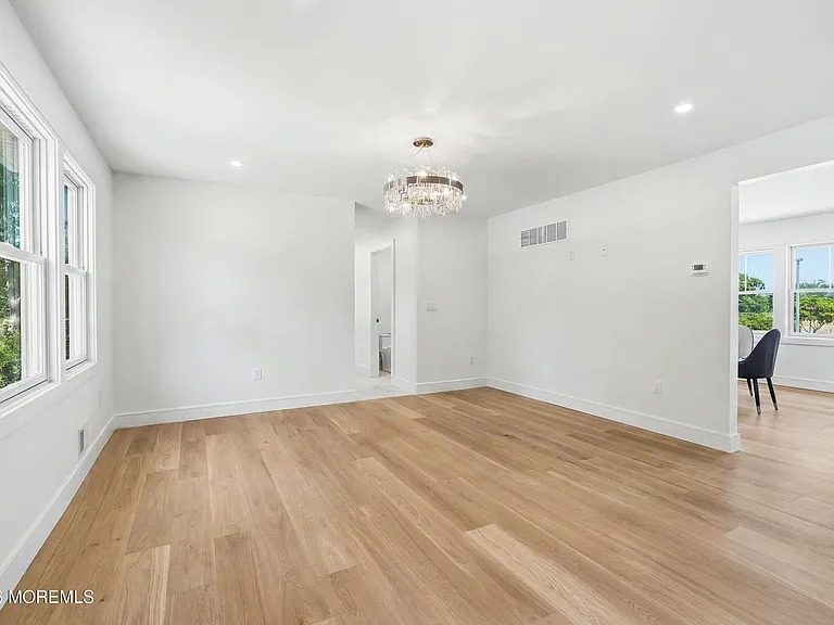 19 Roslyn Dr — Photo 6