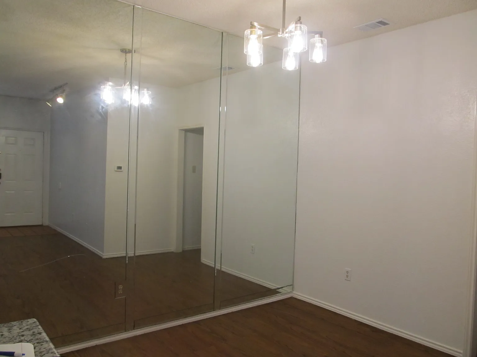 2 bed, 914 sqft, $1,400 — Photo 4