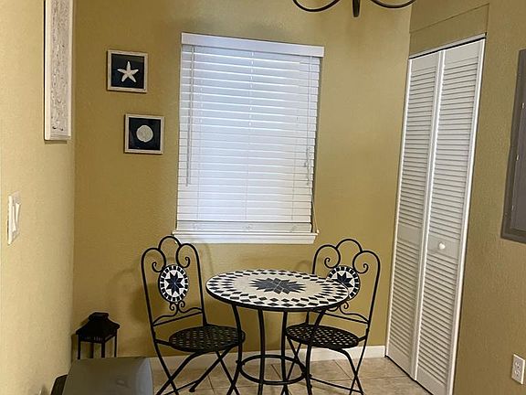 Mini breakfast nook in kitchen.