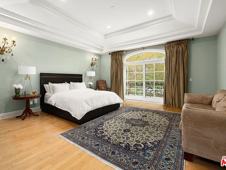 2161 Georgina Ave — Photo 12