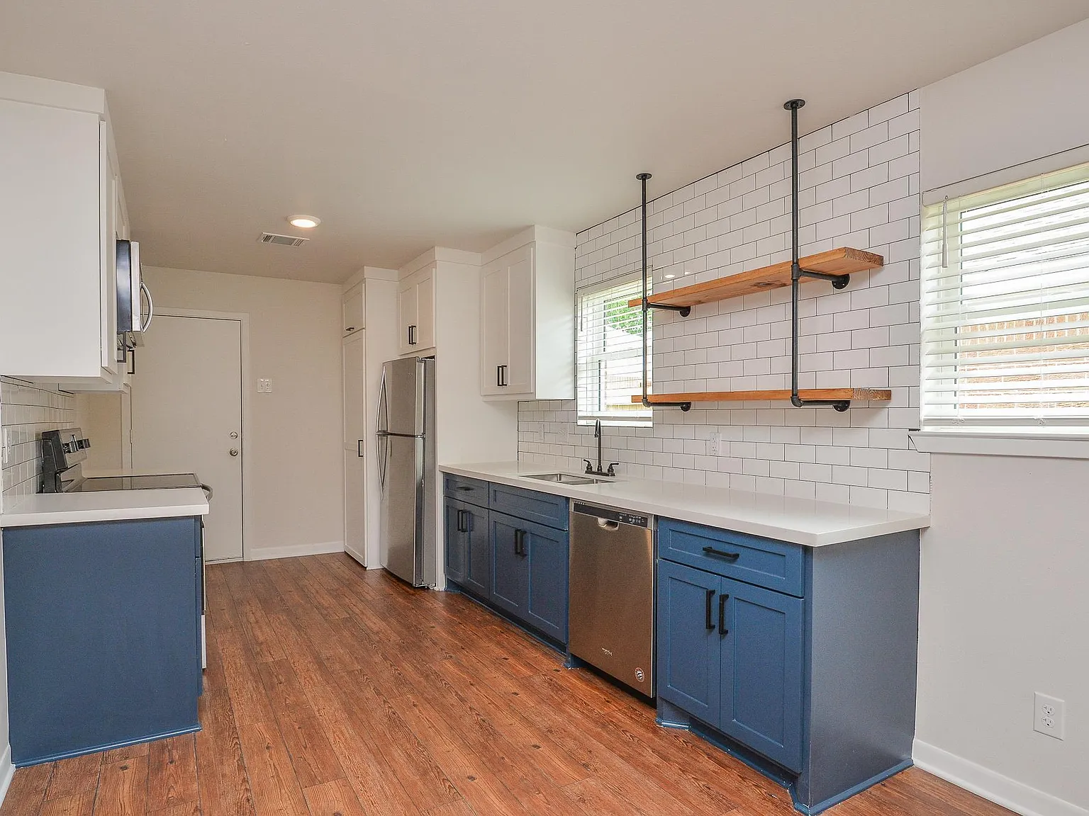 2501 McKee St — Photo 2