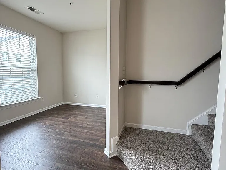 7476 Riding Meadow Way — Photo 10
