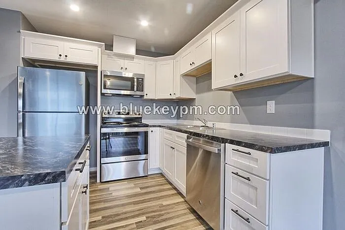 3 bed, 2.5 bath, 1414 sqft, $2,050 — Photo 4