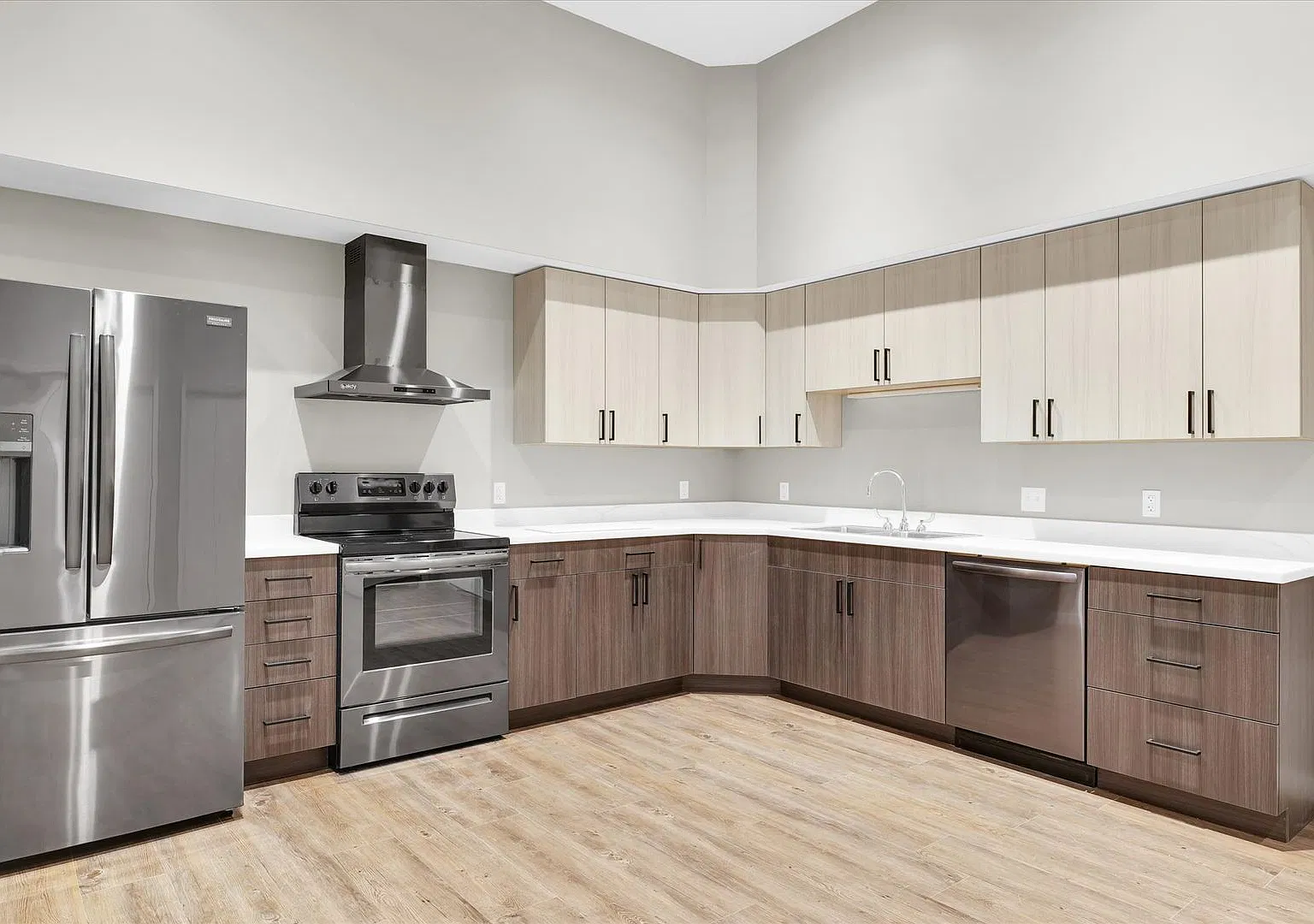 Modern 1-Bedroom Apartment with Secure Access, In-Unit Laundry — Photo 2