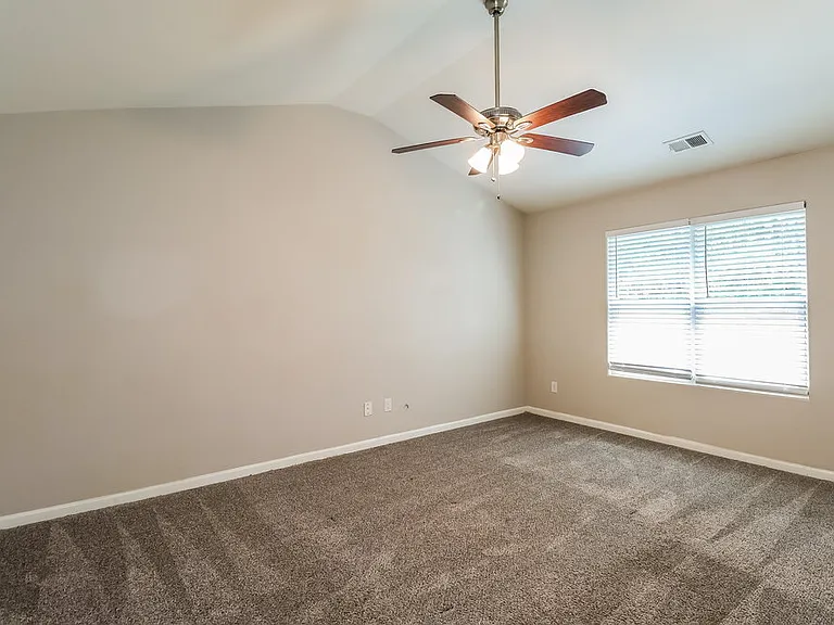 2541 Meadow Crossing Dr — Photo 11