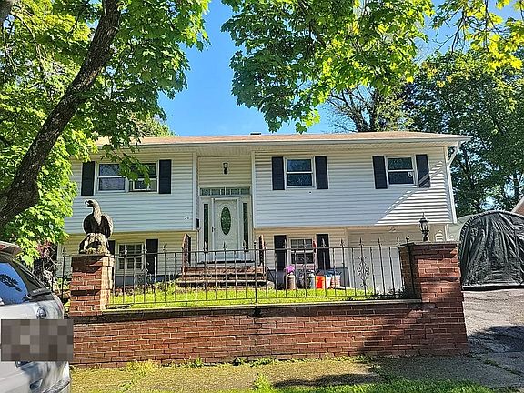 2nd image of 20 Roe St