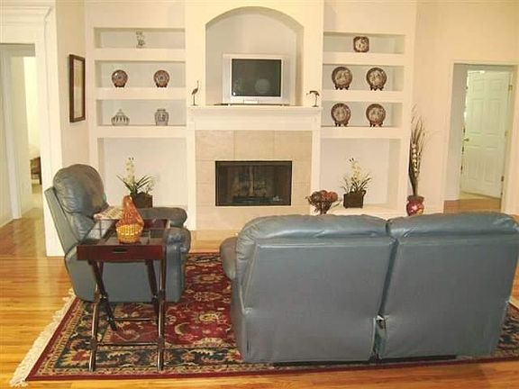 3rd image of 5644 Tecumseh Dr