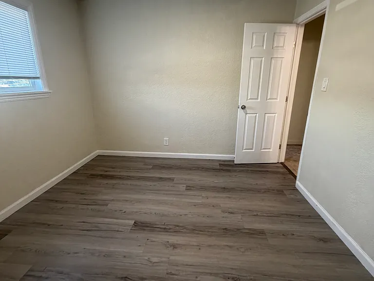 1810 E 25th St #206 — Photo 10
