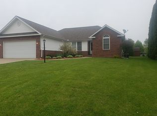 9325 W Lake Camelot Dr, Mapleton, IL 61547