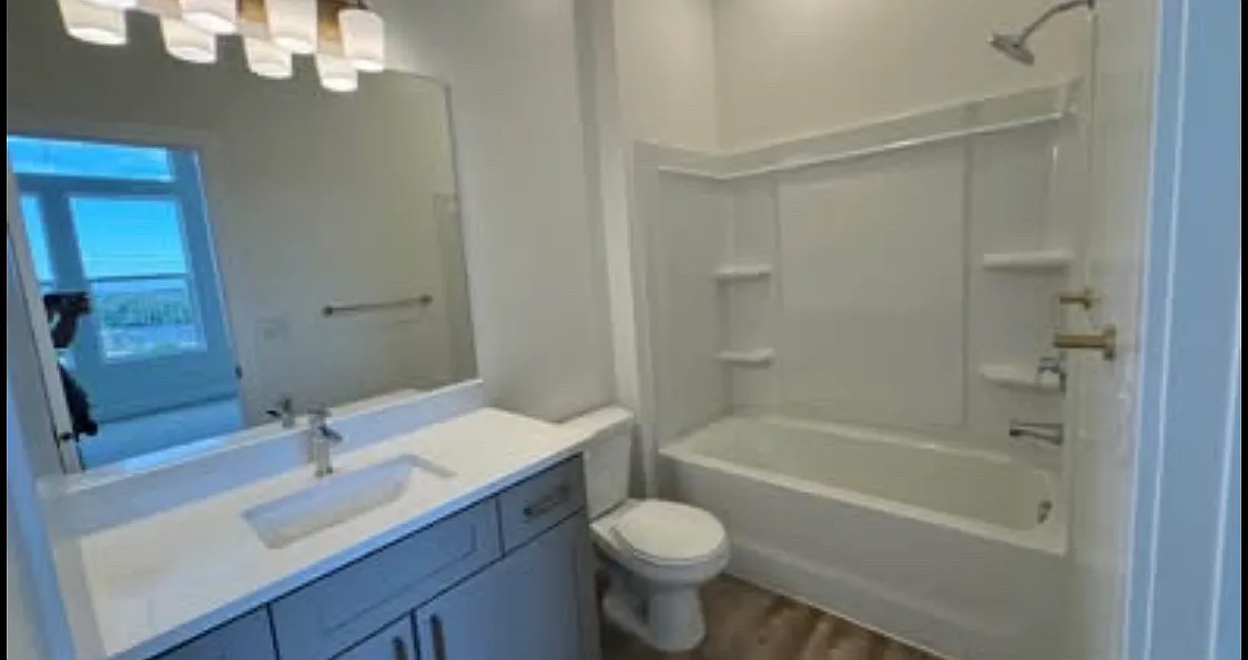 4 bed, 3.5 bath, 2215 sqft, $2,895 — Photo 4