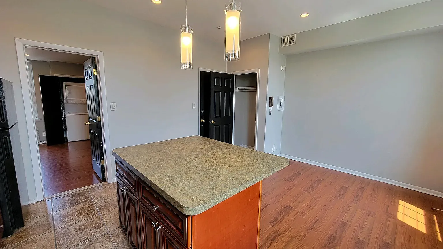 1 bed, 700 sqft, $1,500 — Photo 2