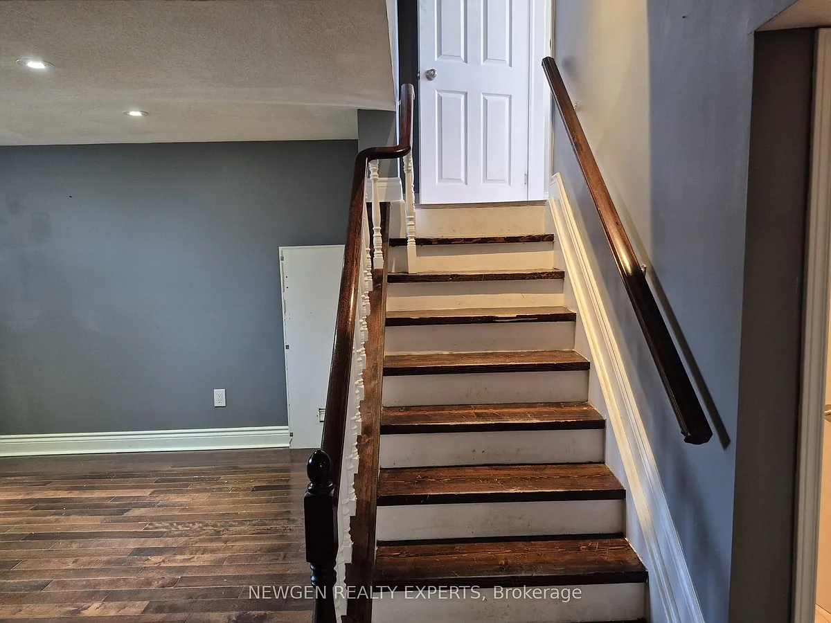 Building Photo - 512 Bloor St E #BASEMENT