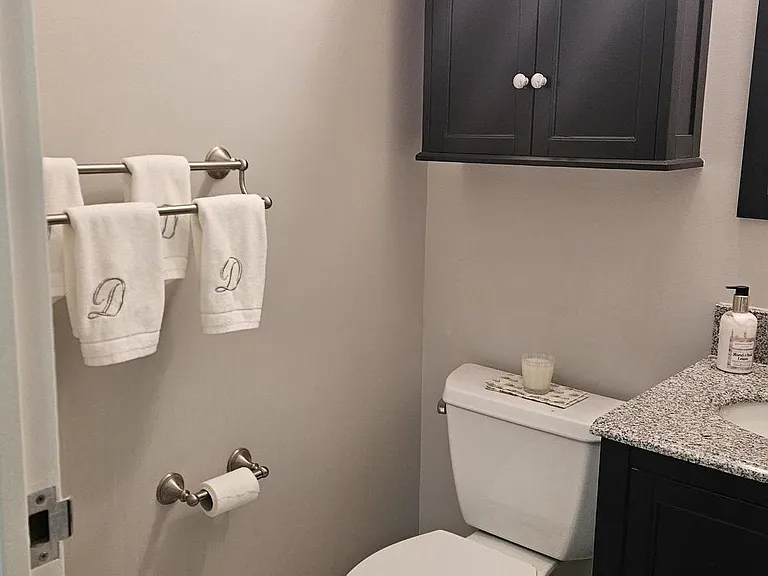 E Bellevue Pl — Photo 12