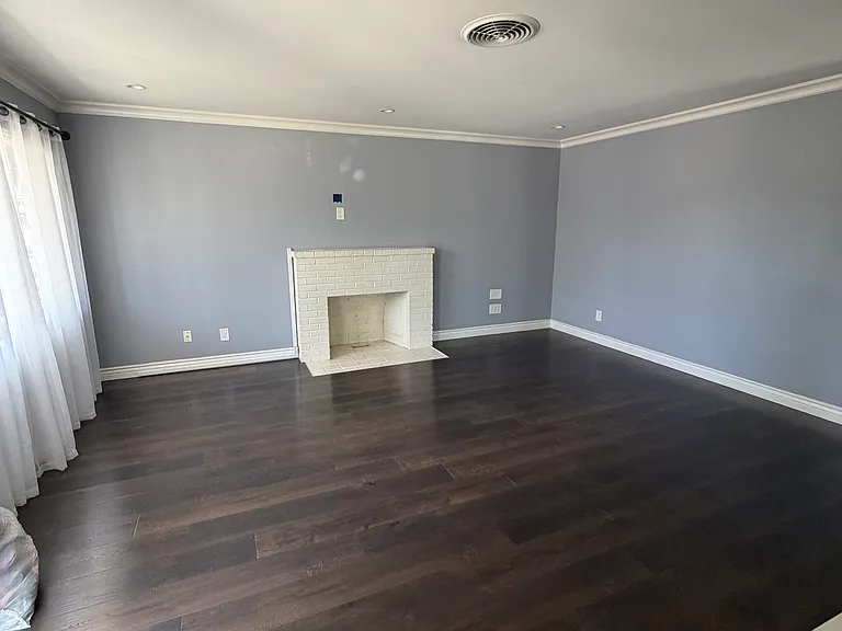 330 Berry Ave — Photo 2