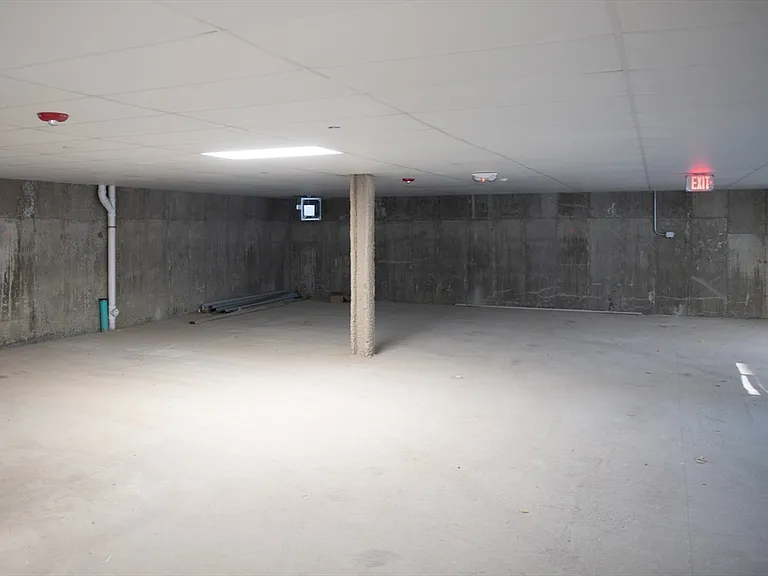 425 Border St #201 — Photo 25