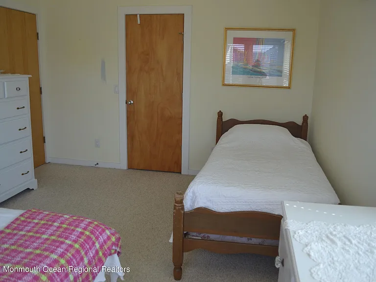 15 Ortley Ave — Photo 37