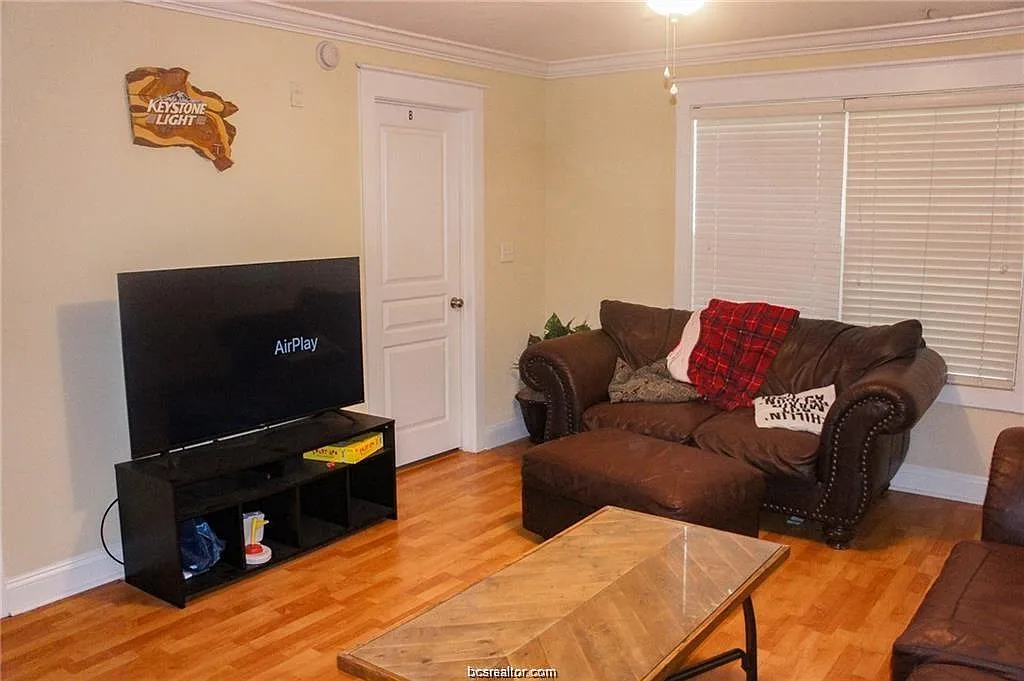 1 bed, 1400 sqft, $525 — Photo 4