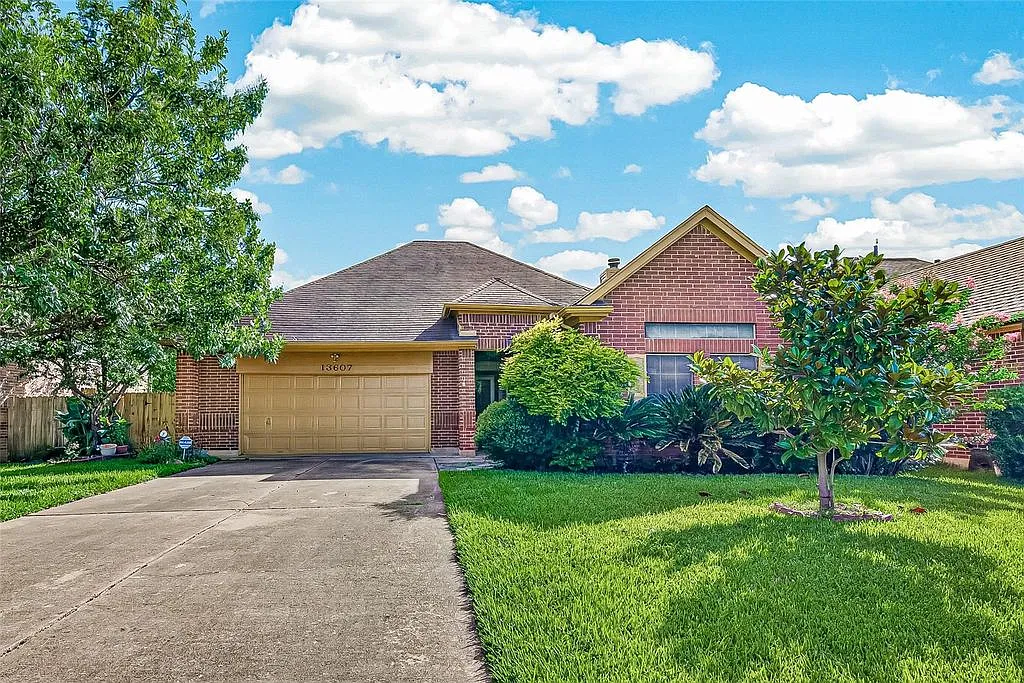 3 bed, 1726 sqft, $1,975 — Photo 1