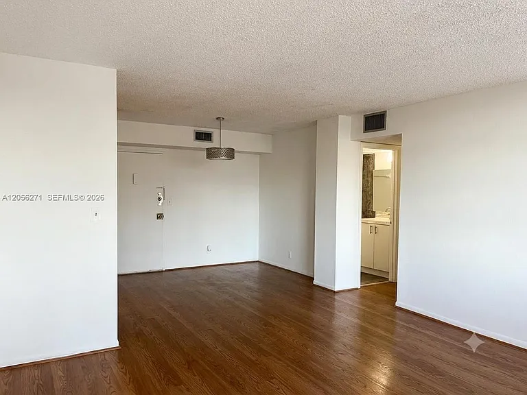 2025 NE 164th St #408 — Photo 4