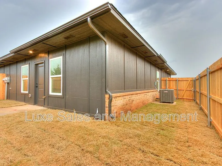 8024 NW 110th Dr — Photo 29