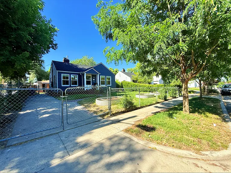 262 E Browning Ave — Photo 2