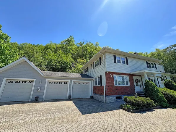 5 Yochers Lane, Derby, CT 06418
