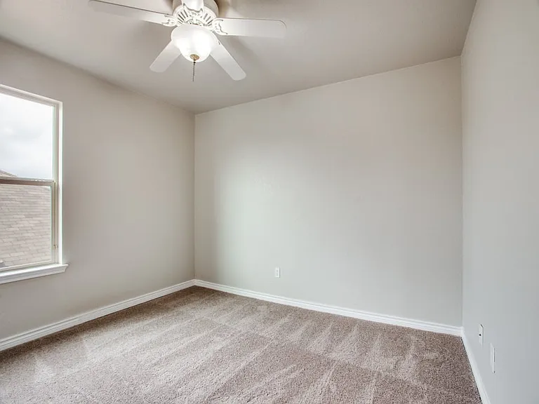 1208 Boxwood Dr — Photo 8