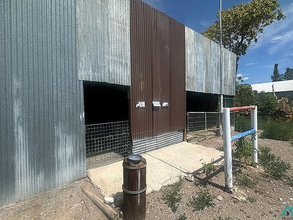 3rd image of 7 Hummingbird Ln