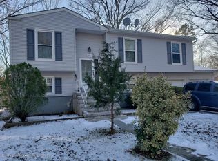 118 Claire Dr, Lakewood, NJ