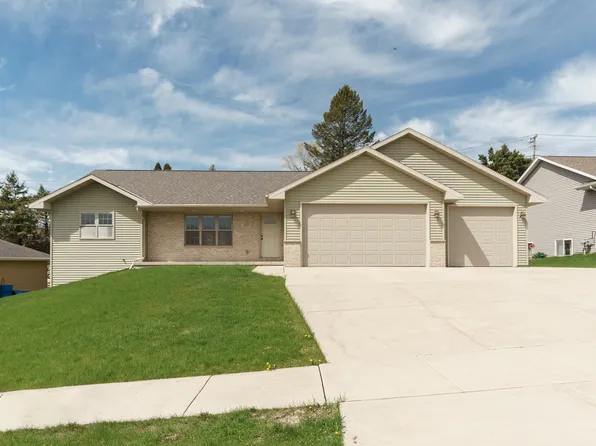 320 Monroe St, Beaver Dam, WI 53916