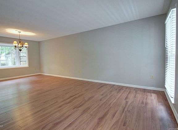 4th image of 1518 Longbrook Dr