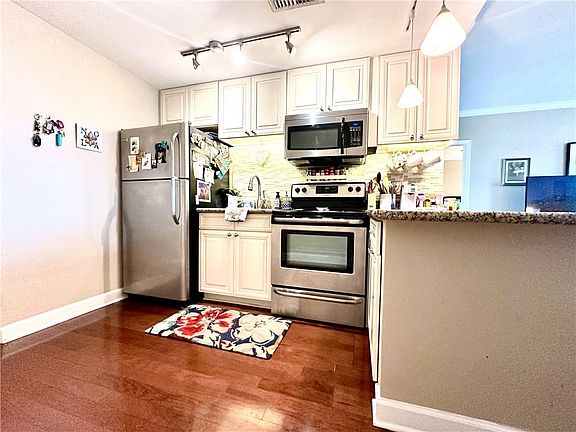 5th image of 1205 Saint Charles Ave APT 1114