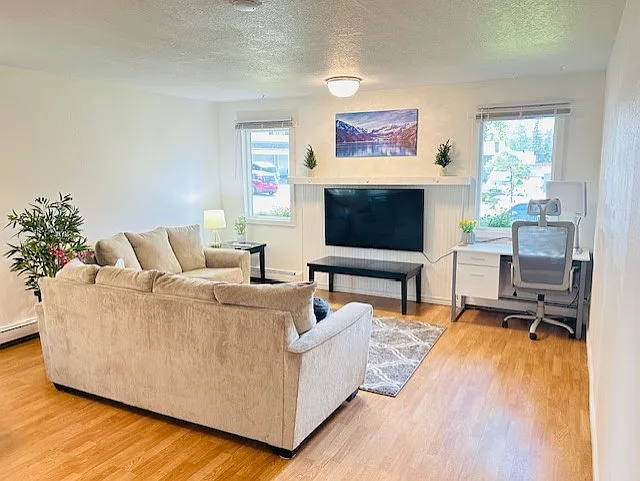 2 bed, 1010 sqft, $2,400 — Photo 3