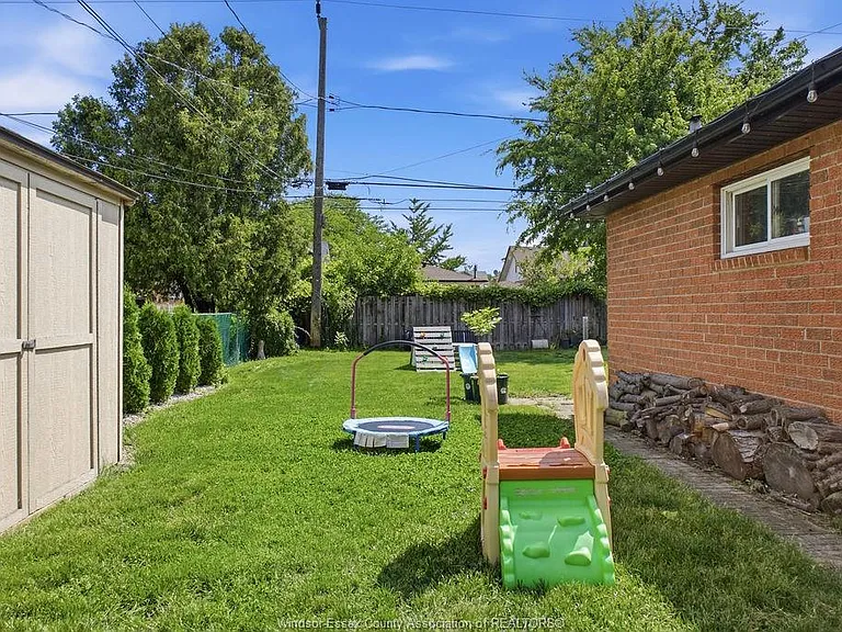 1646 Langlois Ave — Photo 39