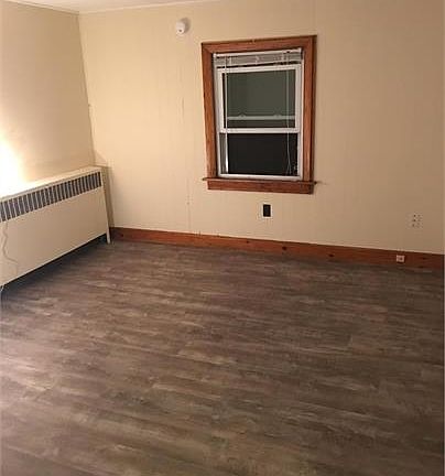 This is the bathroom of the next-door apartment. It is similar.