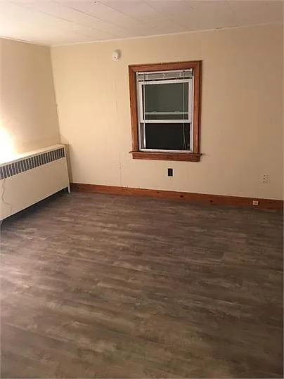 This is the bathroom of the next-door apartment. It is similar.
