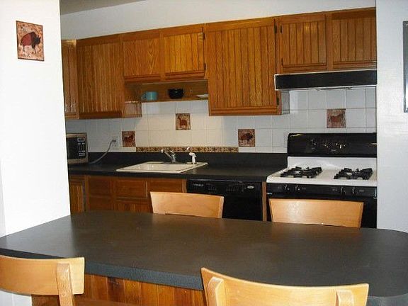 3rd image of 2352 Linwood Ave APT 6B