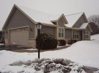 N24W24000 Brandon Oaks Dr, Pewaukee, WI 53072