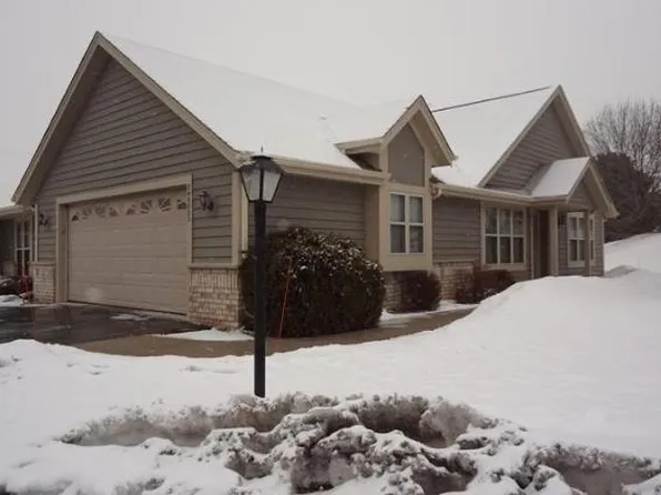 N24W24000 Brandon Oaks Dr, Pewaukee, WI 53072