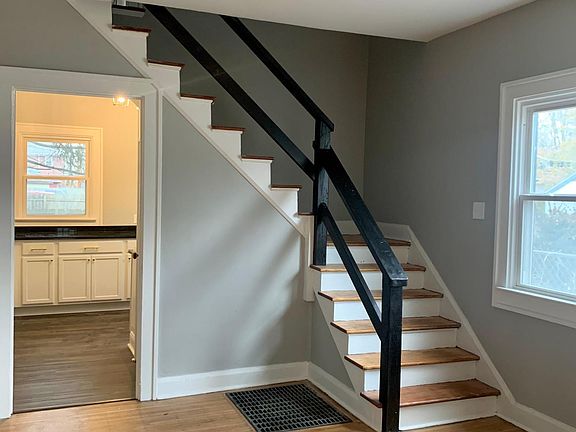 3rd image of 714 E 50th St #714