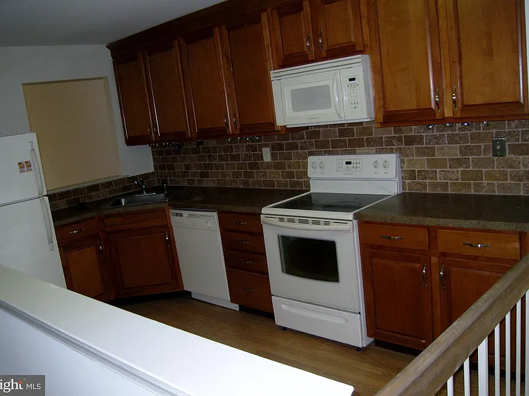 18010 Beacon Hill Dr — Photo 7